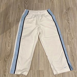 Nike - women’s white Capri pants with pockets size medium 8-10